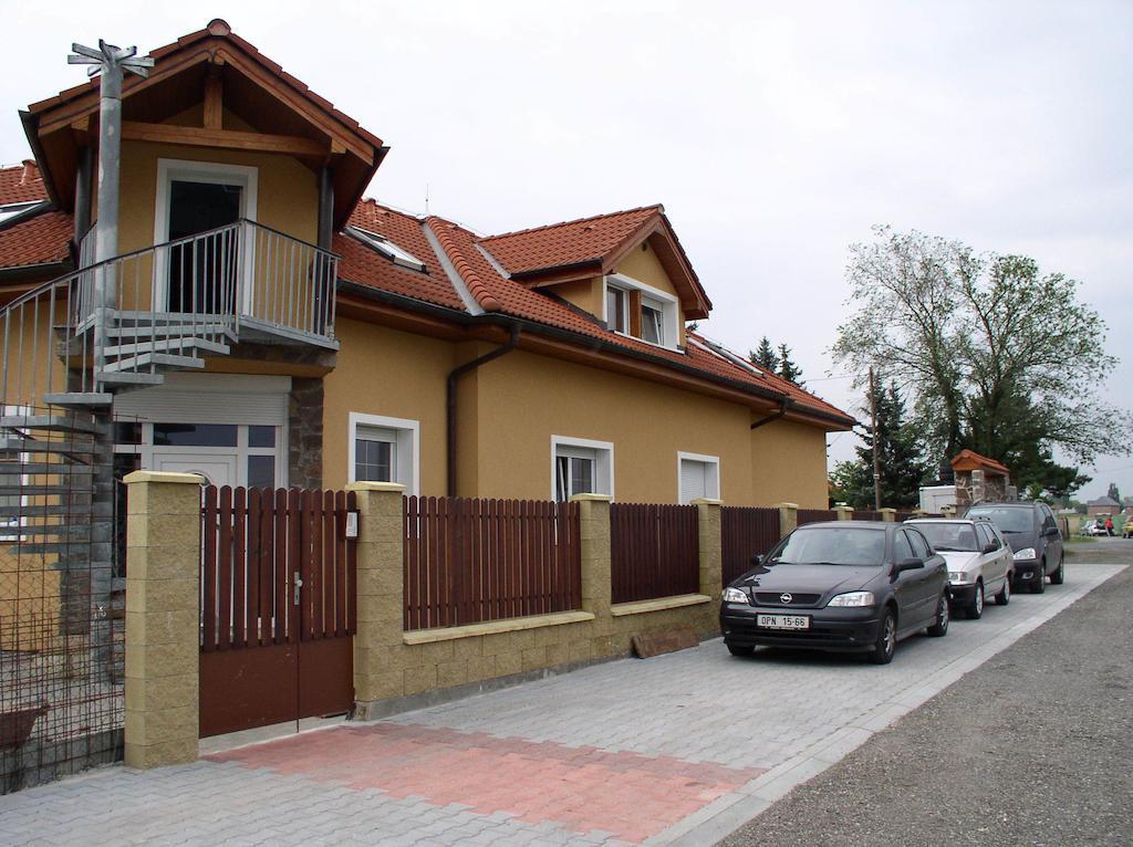 Penzion Rozkos Pruhonice Εξωτερικό φωτογραφία
