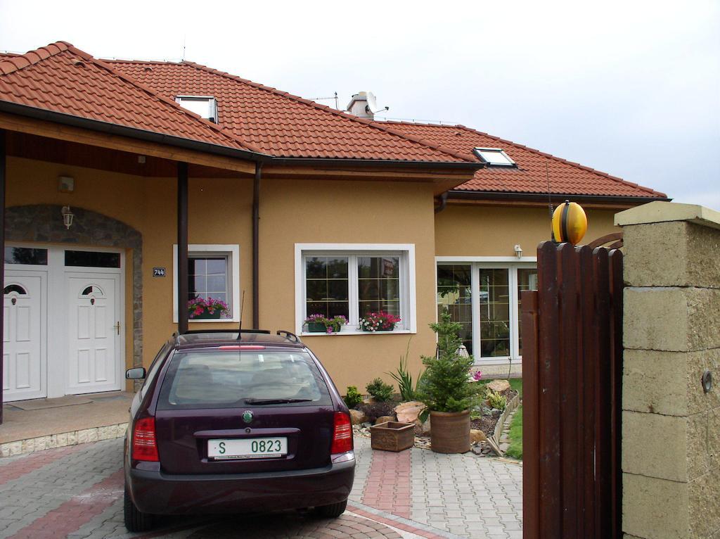 Penzion Rozkos Pruhonice Εξωτερικό φωτογραφία